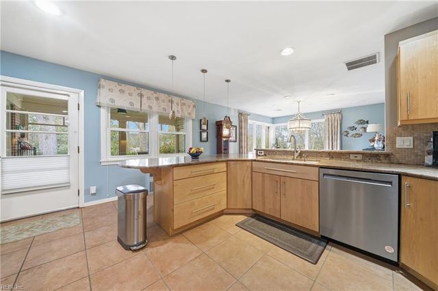 2808 Pine Ridge LN, Virginia Beach, VA 23452