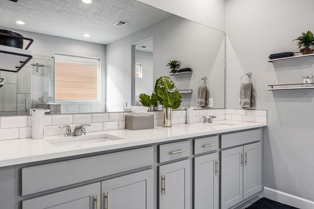 9120 Tortosa Drive NW, Albuquerque, NM 87114