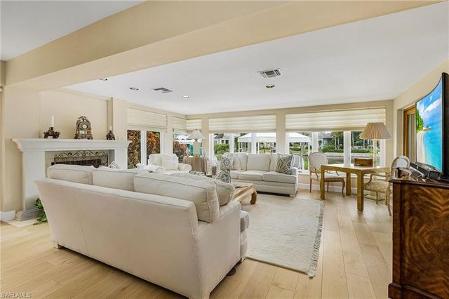 950 Galleon DR, Naples, FL 34102