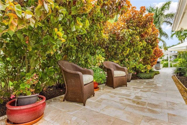 950 Galleon DR, Naples, FL 34102