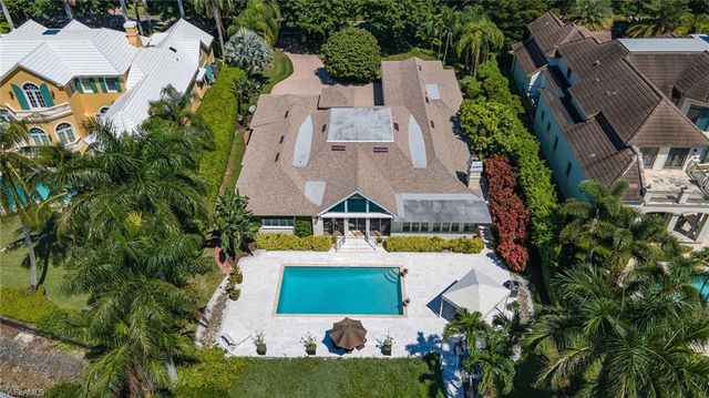 950 Galleon DR, Naples, FL 34102