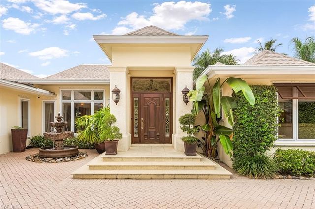 950 Galleon DR, Naples, FL 34102