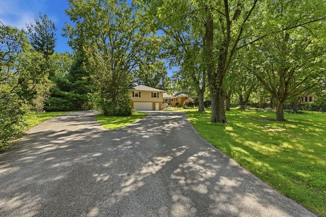 150 N Madison Street, Oswego, IL 60543