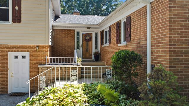 150 N Madison Street, Oswego, IL 60543