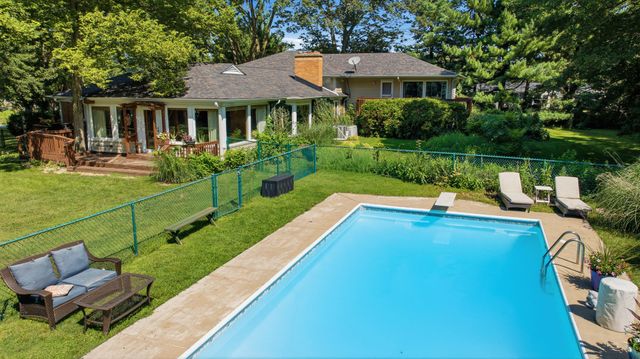 150 N Madison Street, Oswego, IL 60543