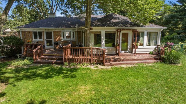 150 N Madison Street, Oswego, IL 60543