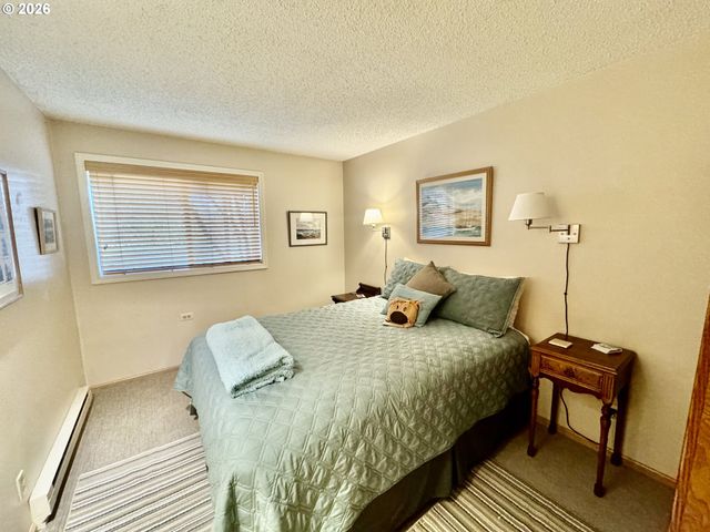 1070 BAY St 22, Florence, OR 97439