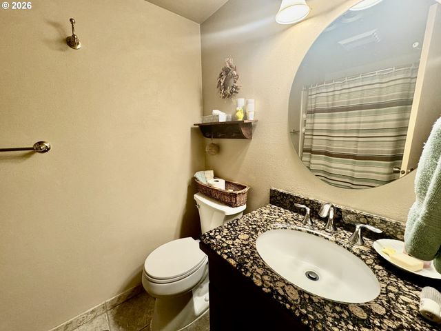 1070 BAY St 22, Florence, OR 97439