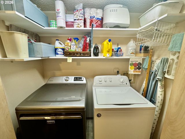 1070 BAY St 22, Florence, OR 97439