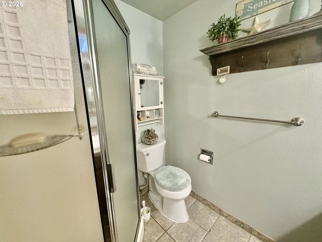 1070 BAY St 22, Florence, OR 97439