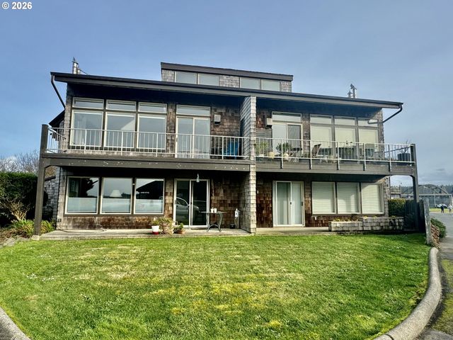 1070 BAY St 22, Florence, OR 97439