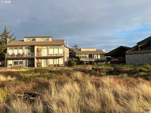 1070 BAY St 22, Florence, OR 97439