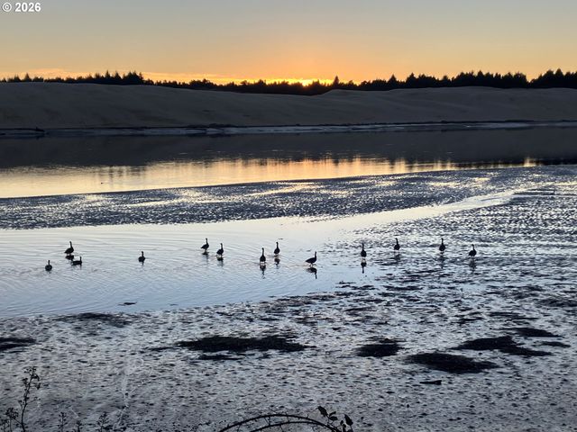 1070 BAY St 22, Florence, OR 97439