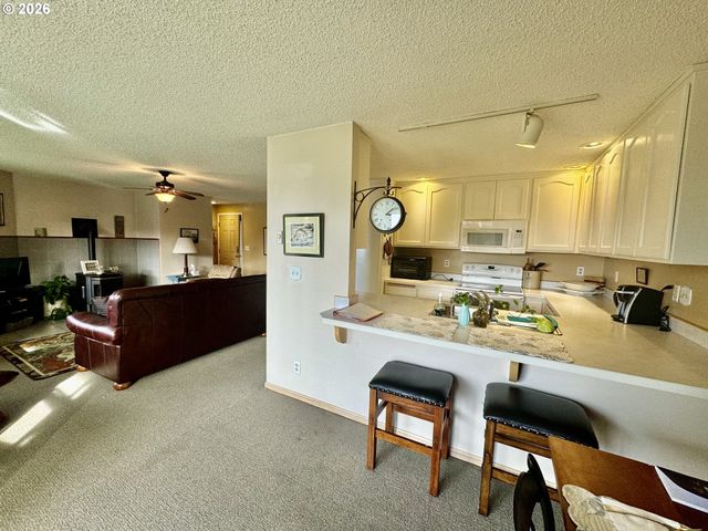 1070 BAY St 22, Florence, OR 97439