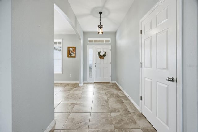 5608 STRONG POINT, Weirsdale, FL 32195