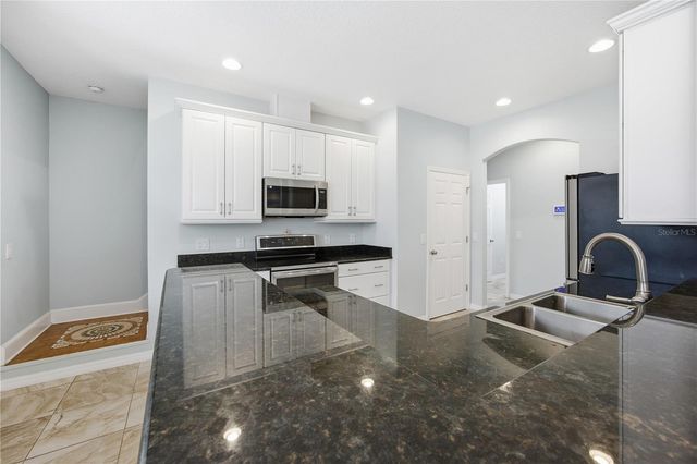 5608 STRONG POINT, Weirsdale, FL 32195