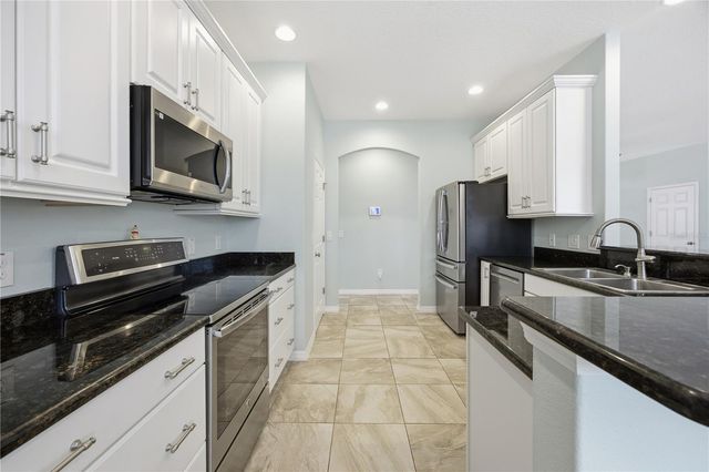 5608 STRONG POINT, Weirsdale, FL 32195