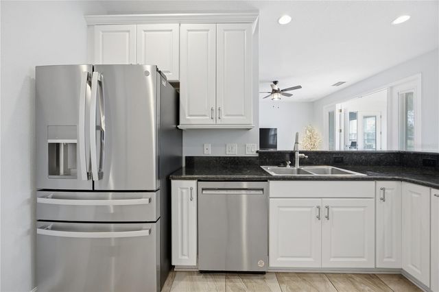 5608 STRONG POINT, Weirsdale, FL 32195