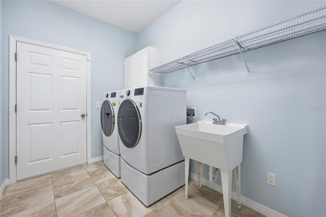 5608 STRONG POINT, Weirsdale, FL 32195