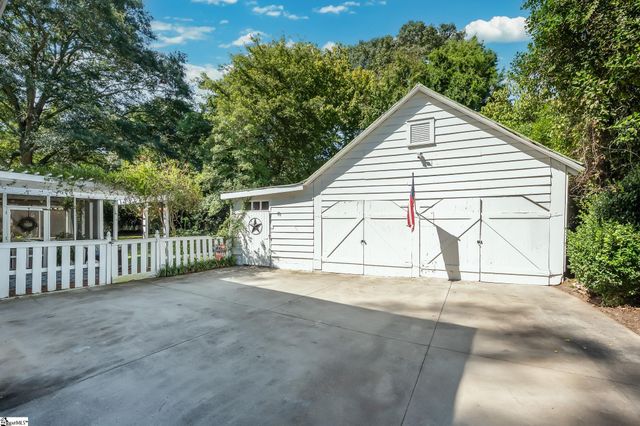 102 Todd Avenue, Laurens, SC 29360