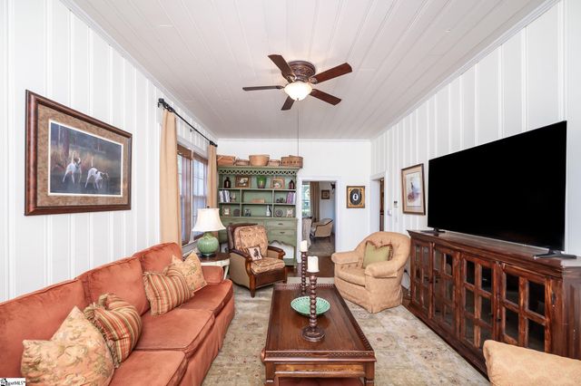 102 Todd Avenue, Laurens, SC 29360