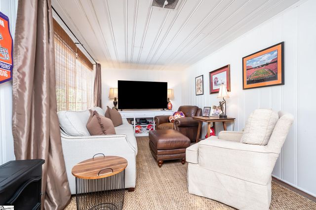 102 Todd Avenue, Laurens, SC 29360
