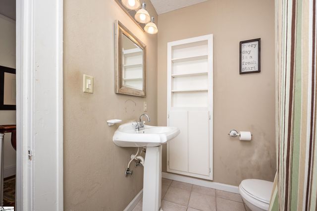 102 Todd Avenue, Laurens, SC 29360
