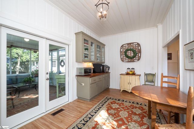 102 Todd Avenue, Laurens, SC 29360