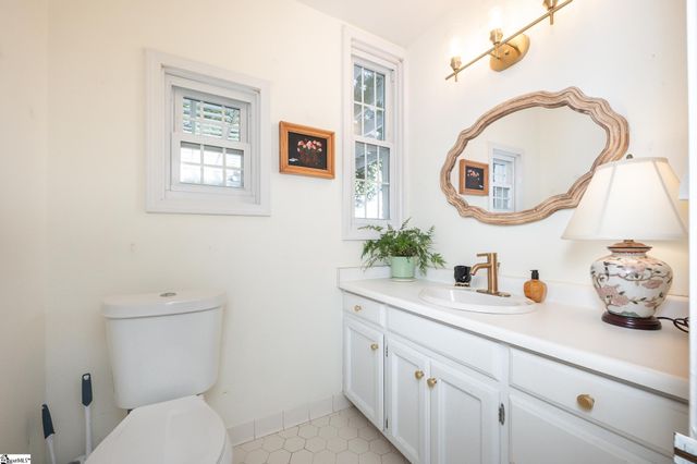 102 Todd Avenue, Laurens, SC 29360