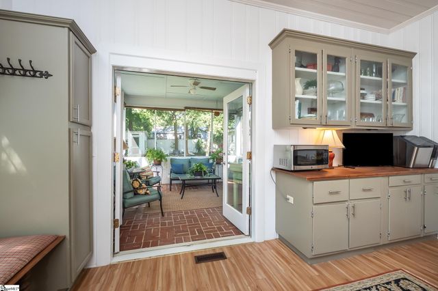 102 Todd Avenue, Laurens, SC 29360