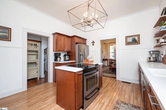 102 Todd Avenue, Laurens, SC 29360