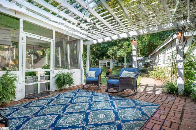 102 Todd Avenue, Laurens, SC 29360