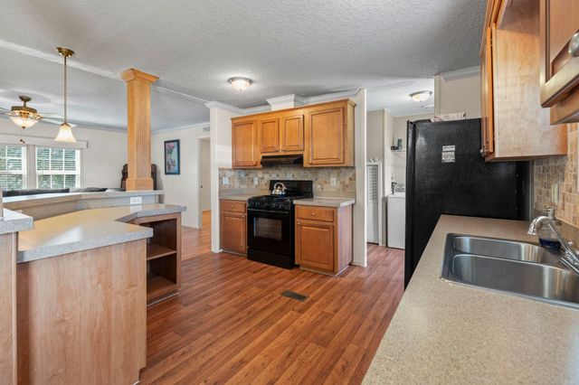 911 Old Magnolia Dr., Conway, SC 29526