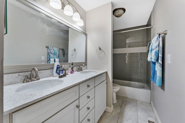 2829 Randall Ridge Drive, Elgin, IL 60124