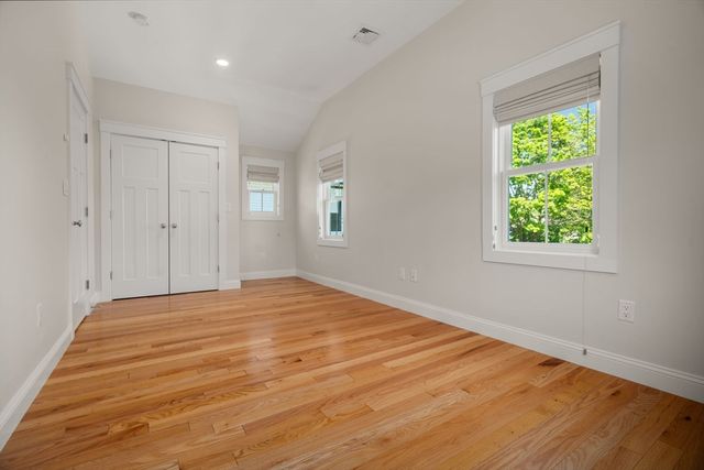17 Vernon St 17, Newton, MA 02458