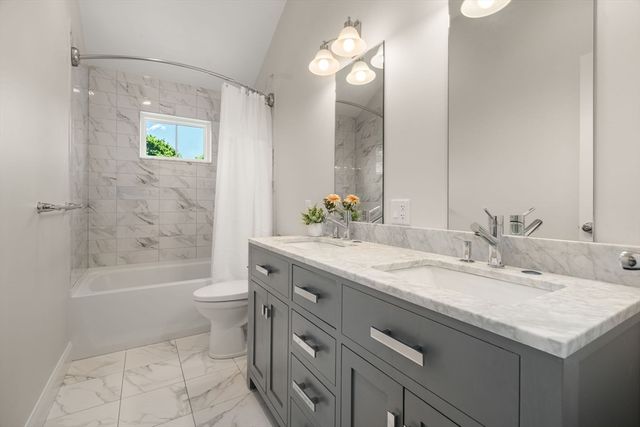 17 Vernon St 17, Newton, MA 02458
