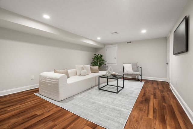 17 Vernon St 17, Newton, MA 02458