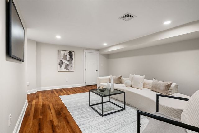 17 Vernon St 17, Newton, MA 02458