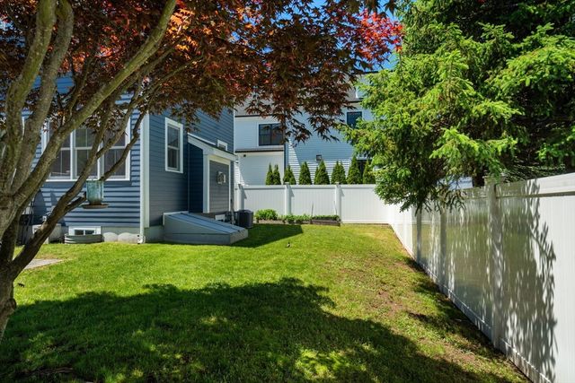 17 Vernon St 17, Newton, MA 02458