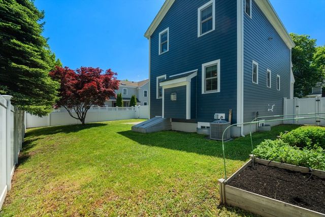 17 Vernon St 17, Newton, MA 02458