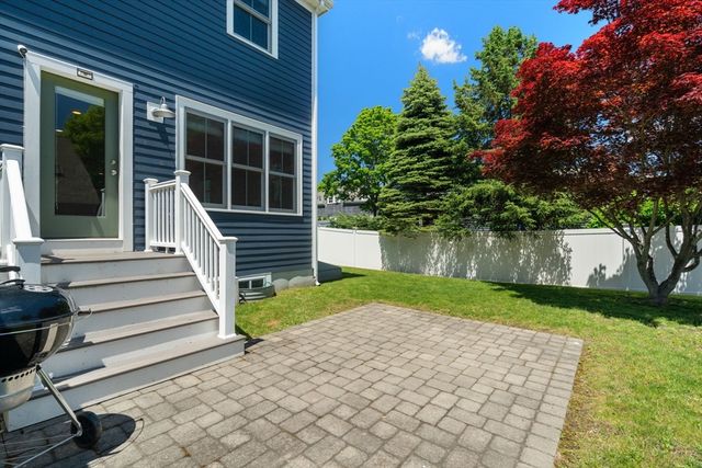 17 Vernon St 17, Newton, MA 02458