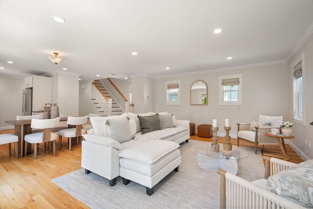 17 Vernon St 17, Newton, MA 02458