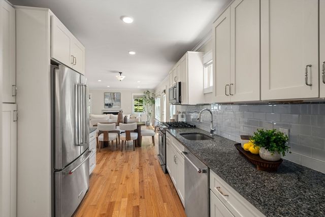 17 Vernon St 17, Newton, MA 02458