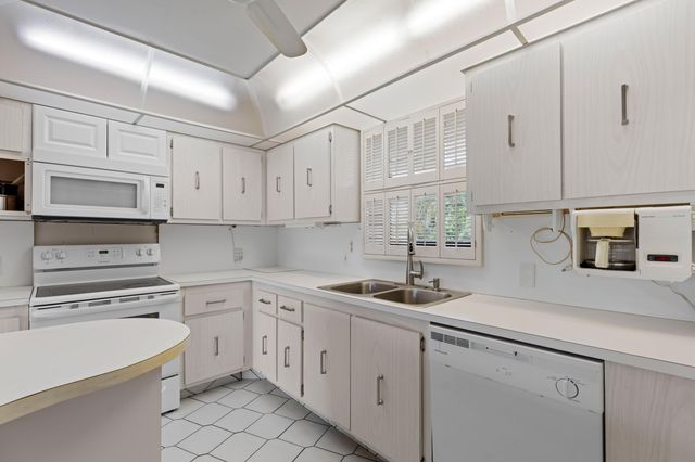 2424 N Federal Highway 305, Boynton Beach, FL 33435