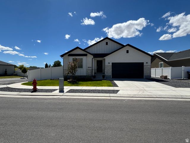 3905 N CHAPMAN DR, Eagle Mountain, UT 84005