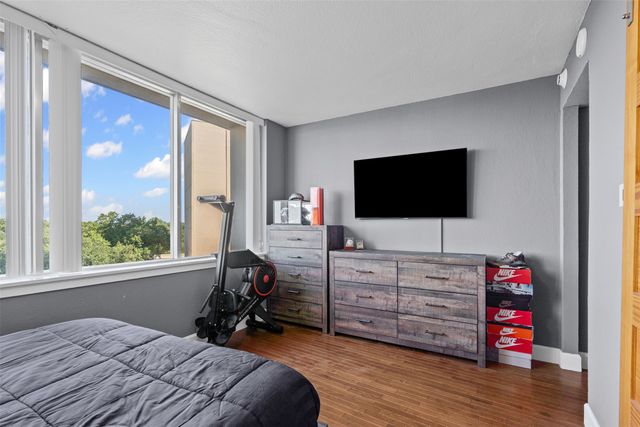 6211 W Northwest Highway 500, Dallas, TX 75225