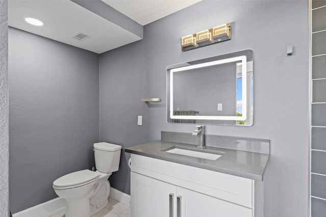 6211 W Northwest Highway 500, Dallas, TX 75225