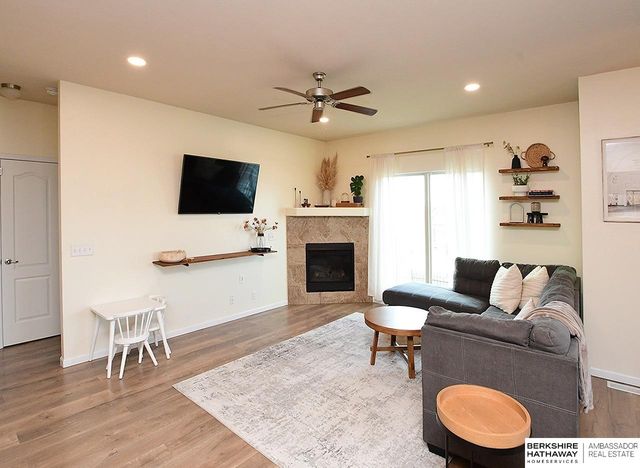 19105 Greenleaf Street, Omaha, NE 68136