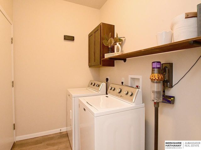 19105 Greenleaf Street, Omaha, NE 68136