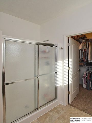 19105 Greenleaf Street, Omaha, NE 68136